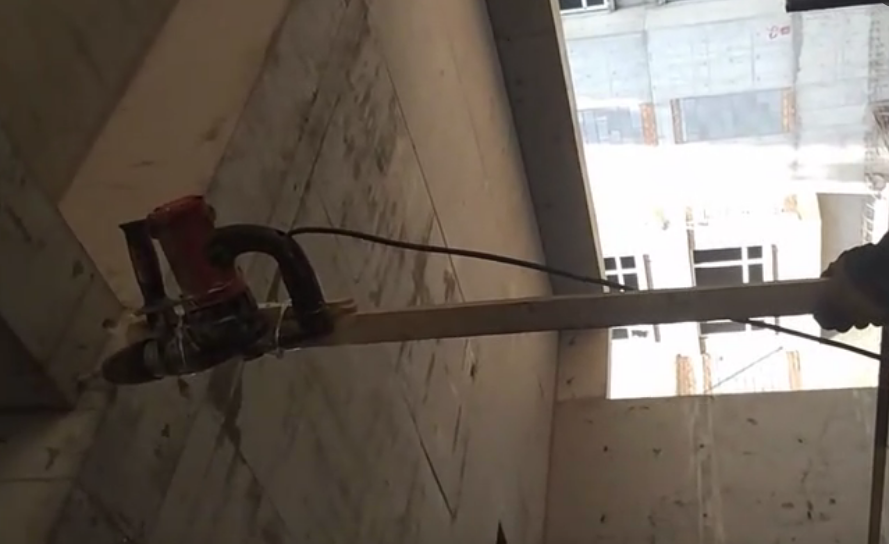 實拍農(nóng)村小伙工地植筋，自制的工具亮啦