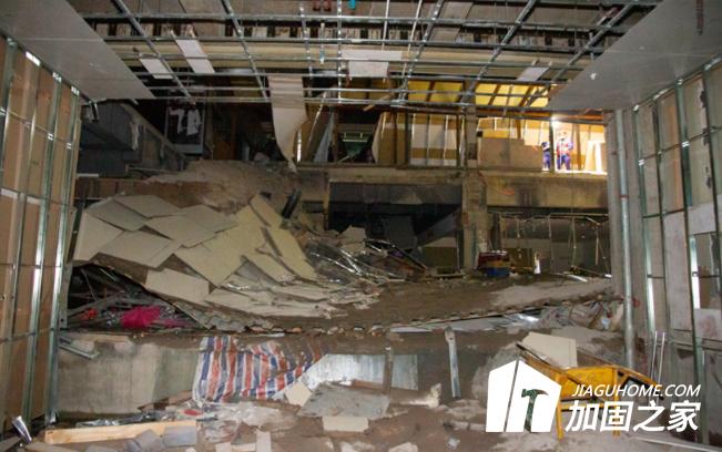 云南商場(chǎng)樓層坍塌，如何預(yù)防建筑安全事故?