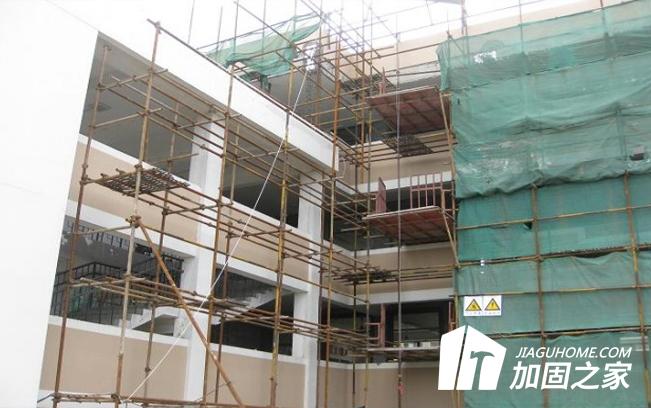 校舍抗震加固施工時(shí)，需要注意哪些事項(xiàng)?