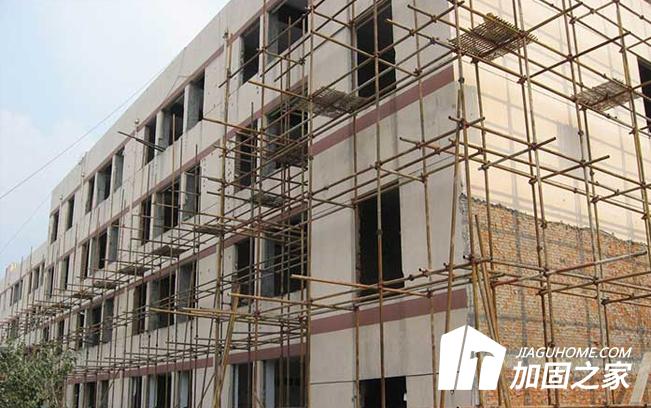 學?？拐鸺庸淌┕べM用受哪些因素的影響?