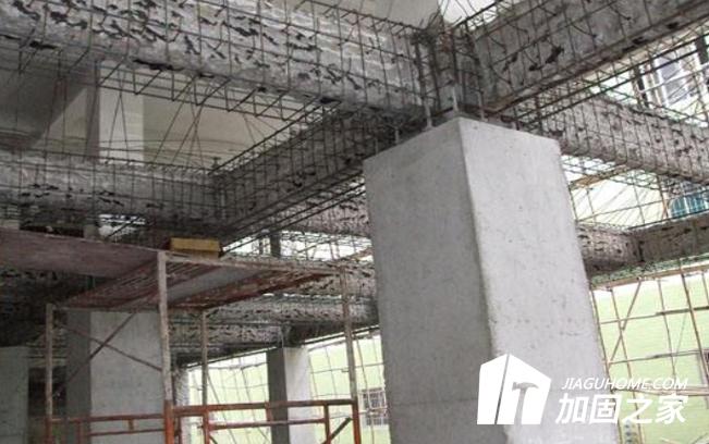 在結(jié)構(gòu)加固補強中，如何保證結(jié)構(gòu)穩(wěn)定的?