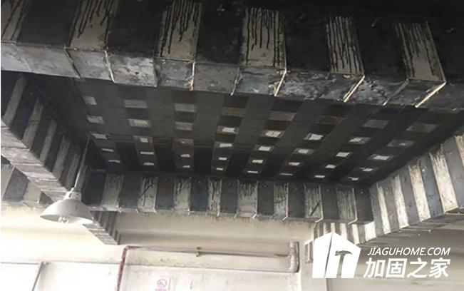 在房屋加固補強中,樓板承重怎樣加固?