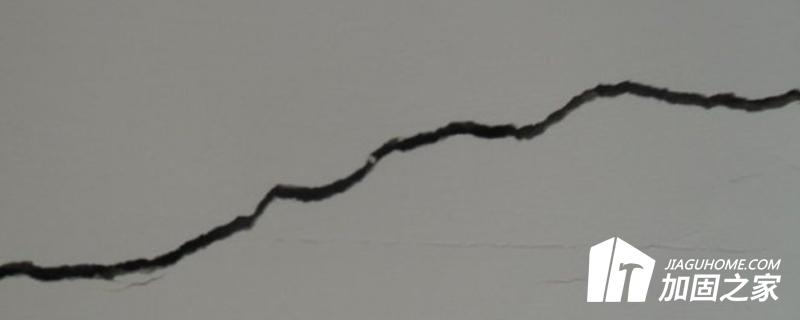 墻體出現裂縫的原因有很多，但主要原因只有兩個
