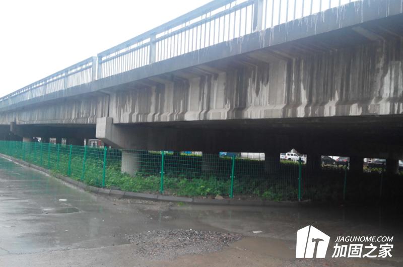 針對(duì)橋梁問題設(shè)計(jì)合適的加固方案