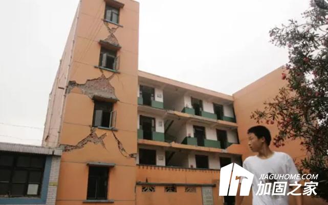 學(xué)?？拐鹦阅転楹稳绱耸苤匾?？