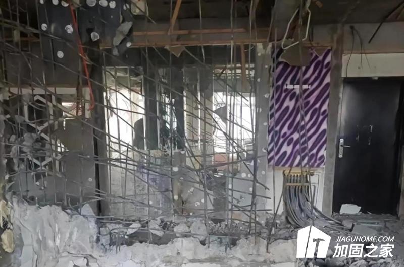 哈爾濱居民樓承重墻被砸，后果很嚴重