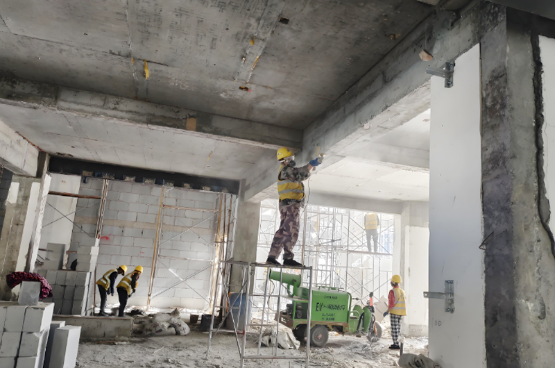 建筑結(jié)構(gòu)加固新舊構(gòu)筑物應(yīng)安全處理。